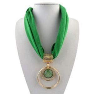 Green pendant scarf statement necklace ❤